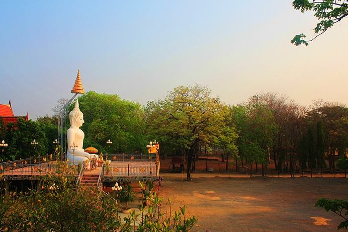 หลวงพ่อพระพุทธพรหม วัดพรหมทินใต้ จังหวัดลพบุรี