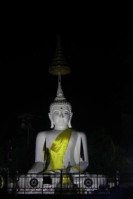 หลวงพ่อพระพุทธพรหม วัดพรหมทินใต้ จังหวัดลพบุรี