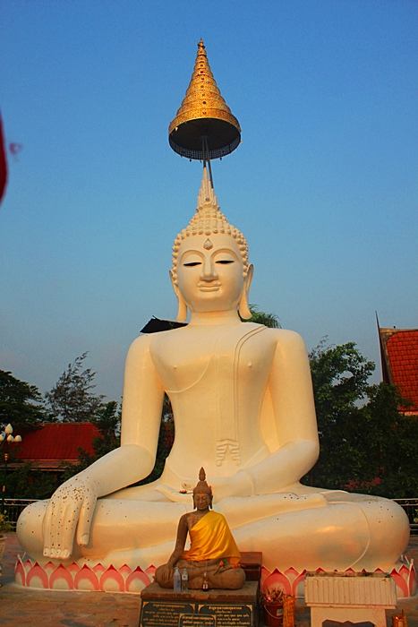 หลวงพ่อพระพุทธพรหม วัดพรหมทินใต้ จังหวัดลพบุรี