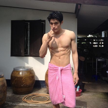 หนุ่มๆเค้าหาทำไรดับร้อนกันนะ