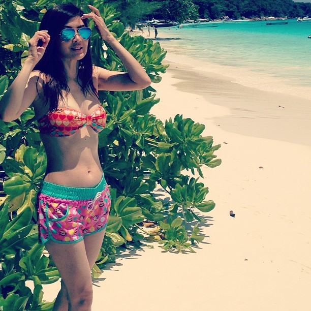 หมออ้อย นุ่งบิกินี่ตัวจิ๋ว กับแฟนหนุ่ม อวดอึ๋มสุดสะบึม ที่เกาะตาชัย