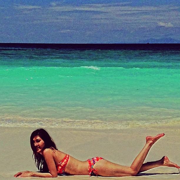 หมออ้อย นุ่งบิกินี่ตัวจิ๋ว กับแฟนหนุ่ม อวดอึ๋มสุดสะบึม ที่เกาะตาชัย