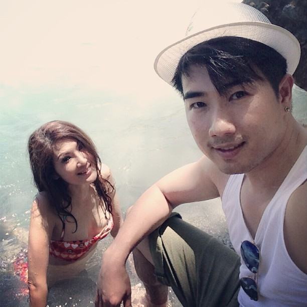 หมออ้อย นุ่งบิกินี่ตัวจิ๋ว กับแฟนหนุ่ม อวดอึ๋มสุดสะบึม ที่เกาะตาชัย