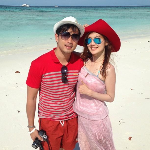 หมออ้อย นุ่งบิกินี่ตัวจิ๋ว กับแฟนหนุ่ม อวดอึ๋มสุดสะบึม ที่เกาะตาชัย