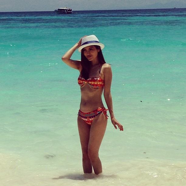 หมออ้อย นุ่งบิกินี่ตัวจิ๋ว กับแฟนหนุ่ม อวดอึ๋มสุดสะบึม ที่เกาะตาชัย