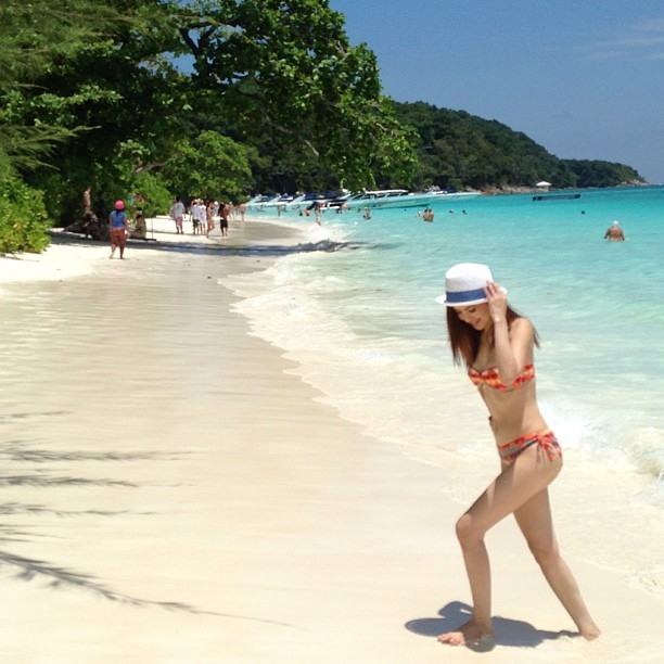 หมออ้อย นุ่งบิกินี่ตัวจิ๋ว กับแฟนหนุ่ม อวดอึ๋มสุดสะบึม ที่เกาะตาชัย