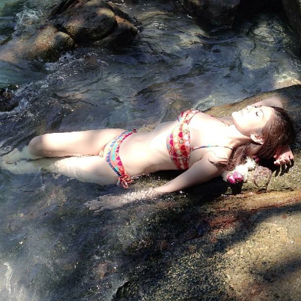 หมออ้อย นุ่งบิกินี่ตัวจิ๋ว กับแฟนหนุ่ม อวดอึ๋มสุดสะบึม ที่เกาะตาชัย