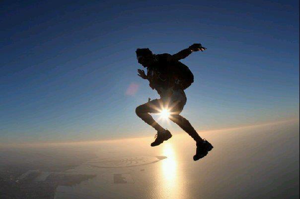 กีฬาที่น่าตื่นเต้นอย่างหนึ่งของดูไบ (sky dive Dubai)