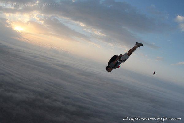 กีฬาที่น่าตื่นเต้นอย่างหนึ่งของดูไบ (sky dive Dubai)