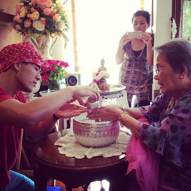 ภาพประทับใจ เหล่าดารารดน้ำดำหัวผู้ใหญ่วันสงกรานต์