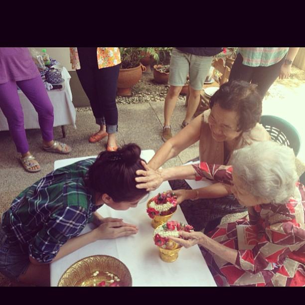 ภาพประทับใจ เหล่าดารารดน้ำดำหัวผู้ใหญ่วันสงกรานต์