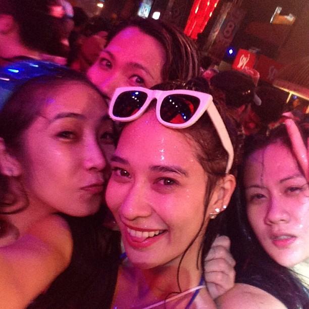 ชุ่มฉ่ำ! เก็บตกภาพ พลอย เฌอมาลย์ เล่นน้ำสงกรานต์