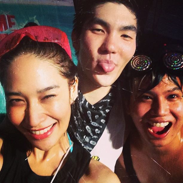 ชุ่มฉ่ำ! เก็บตกภาพ พลอย เฌอมาลย์ เล่นน้ำสงกรานต์