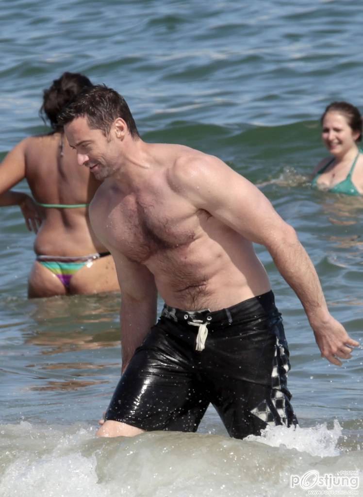 hughjackman-shirtless-six-pac