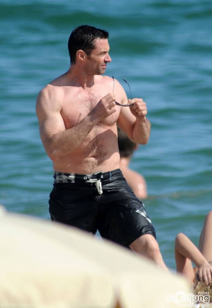 hughjackman-shirtless-six-pac