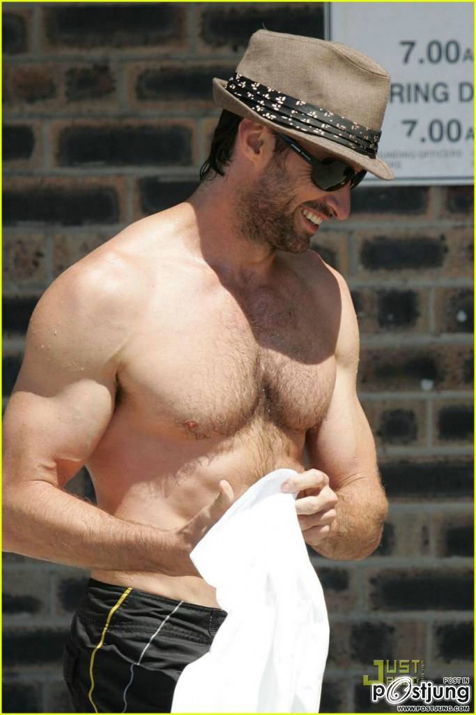 hughjackman-shirtless-six-pac