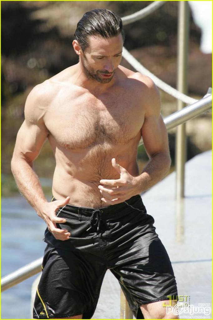 hughjackman-shirtless-six-pac
