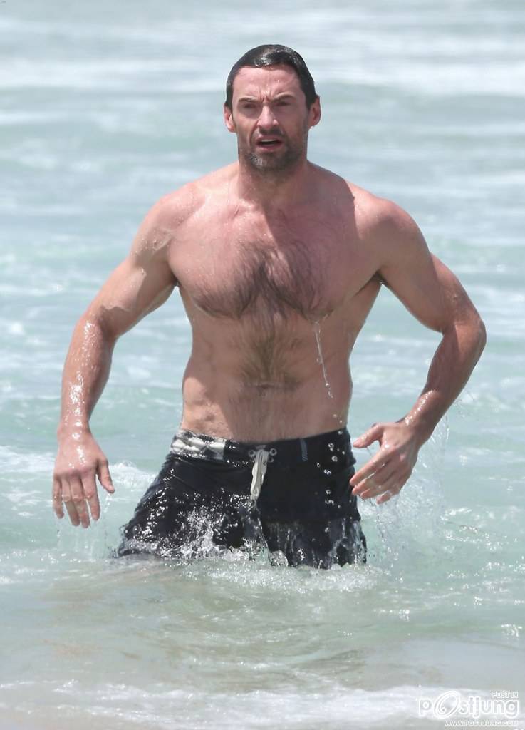 hughjackman-shirtless-six-pac