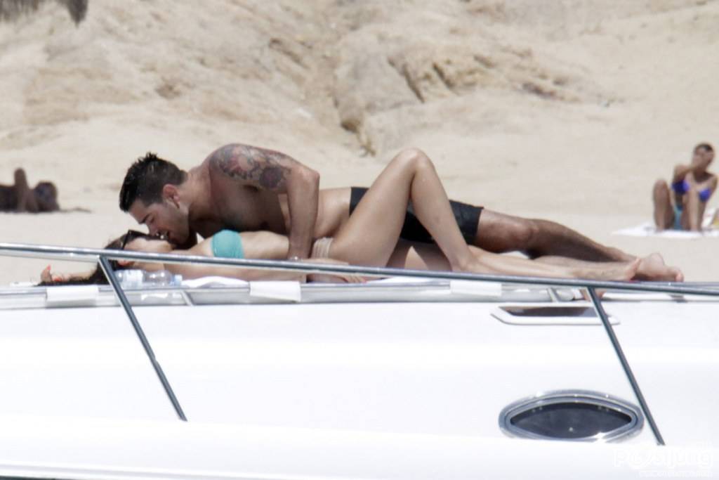 คนดังอกแน่นๆ