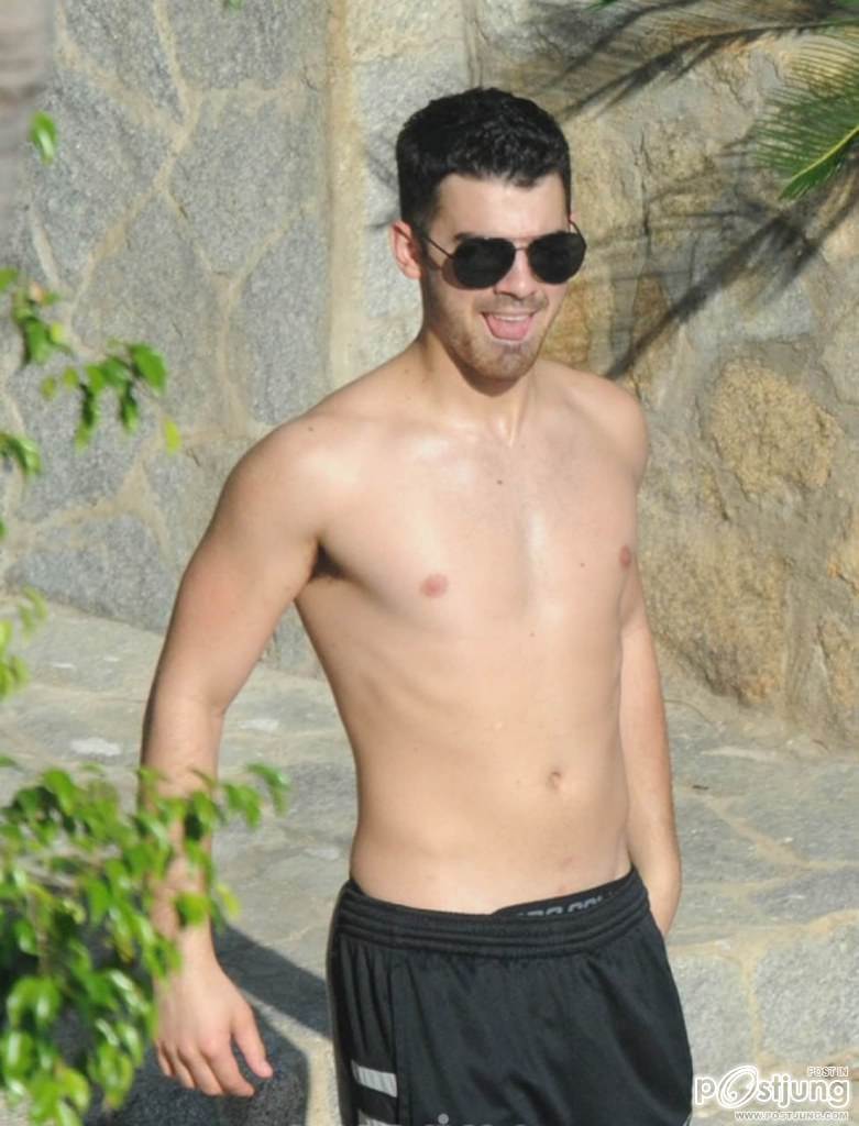 คนดังอกแน่นๆ