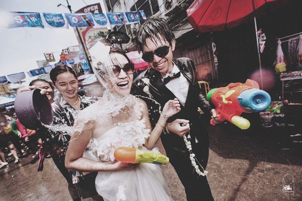ชุ่มฉ่ำ! กับแฟชั่น ภาพถ่ายพรีเวดดิ้งเก๋ ๆ ในวันสงกรานต์