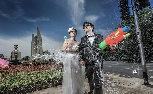 ชุ่มฉ่ำ! กับแฟชั่น ภาพถ่ายพรีเวดดิ้งเก๋ ๆ ในวันสงกรานต์