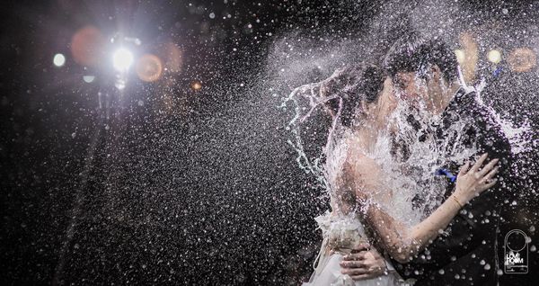 ชุ่มฉ่ำ! กับแฟชั่น ภาพถ่ายพรีเวดดิ้งเก๋ ๆ ในวันสงกรานต์