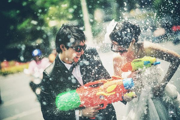 ชุ่มฉ่ำ! กับแฟชั่น ภาพถ่ายพรีเวดดิ้งเก๋ ๆ ในวันสงกรานต์