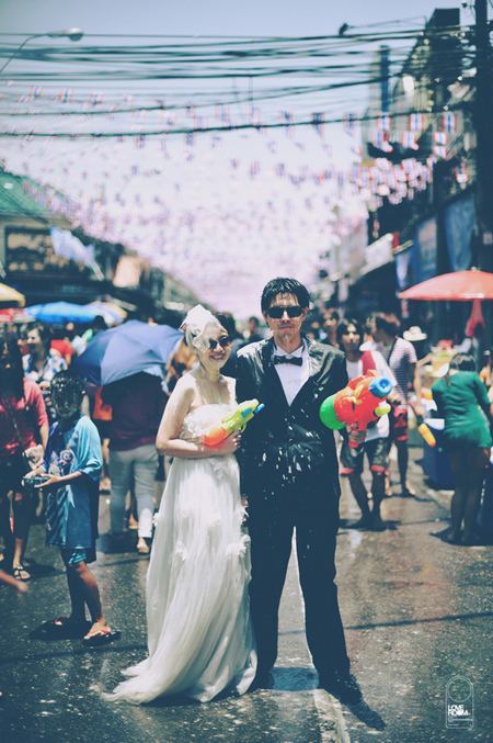 ชุ่มฉ่ำ! กับแฟชั่น ภาพถ่ายพรีเวดดิ้งเก๋ ๆ ในวันสงกรานต์