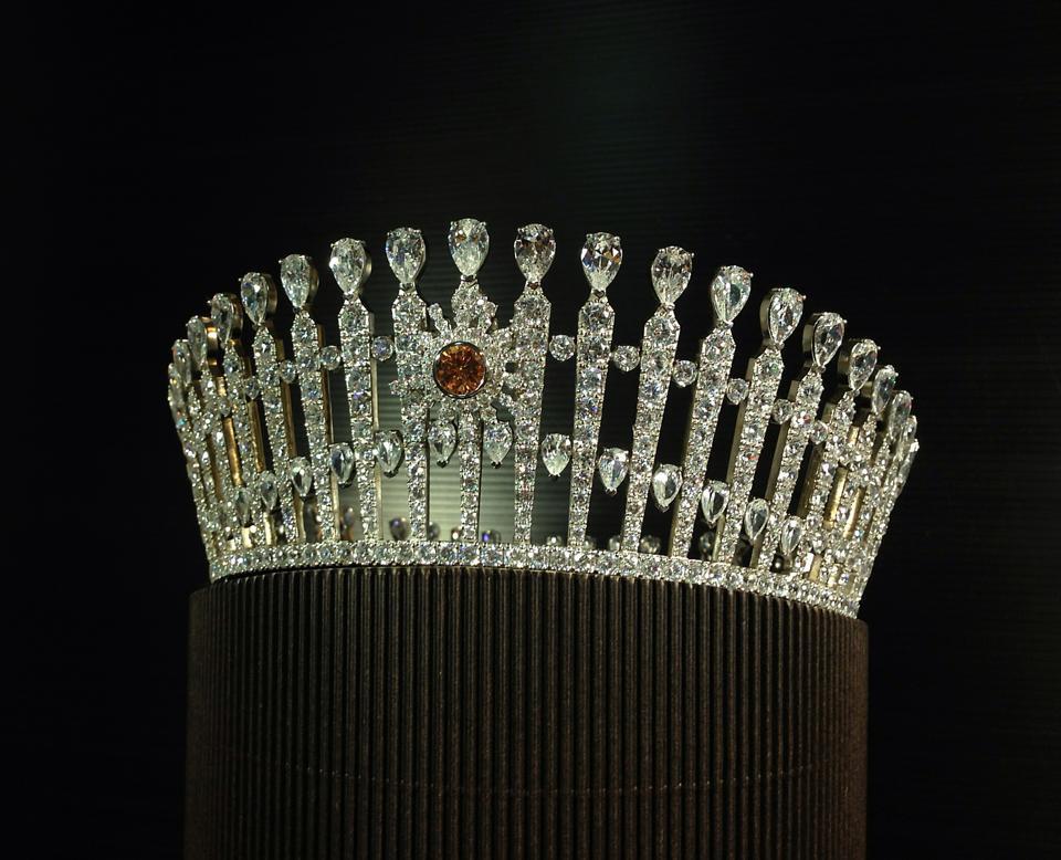 มงกุฎ Miss Grand Thailand 2013 ผลิตและออกแบบโดย Goddiamond