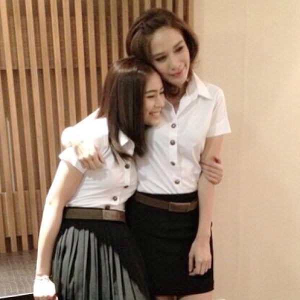 พลอย-จุ๋ย ขอกระชากวัย! ใส่ชุดนักศึกษา ในละคร สามีตีตรา