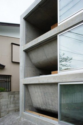 House in Zushi by Takeshi Hosaka