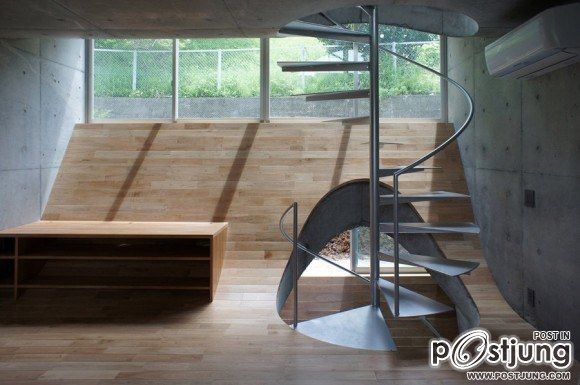 House in Zushi by Takeshi Hosaka