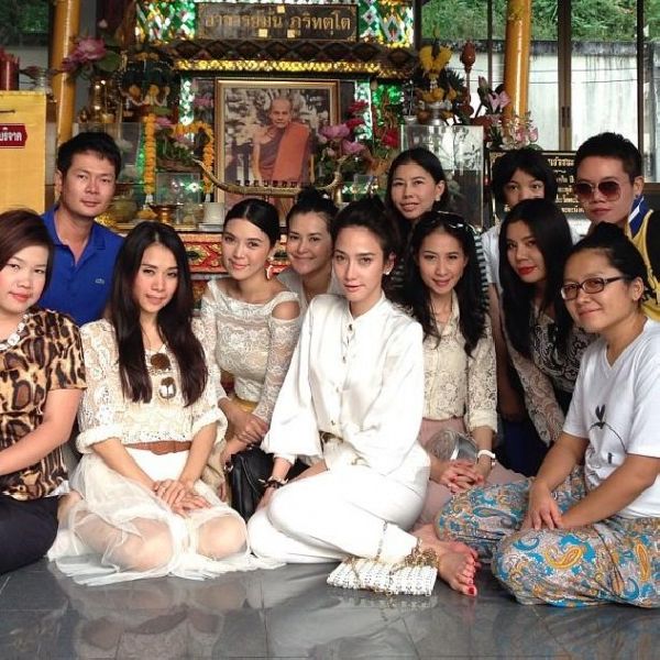 "อั้ม พัชราภา" อวดลุคใสๆ ร่วมงานบวชเพื่อนอดีตดาราช่อง 7 (ชมภาพ)