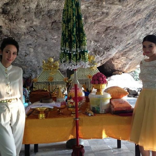 "อั้ม พัชราภา" อวดลุคใสๆ ร่วมงานบวชเพื่อนอดีตดาราช่อง 7 (ชมภาพ)