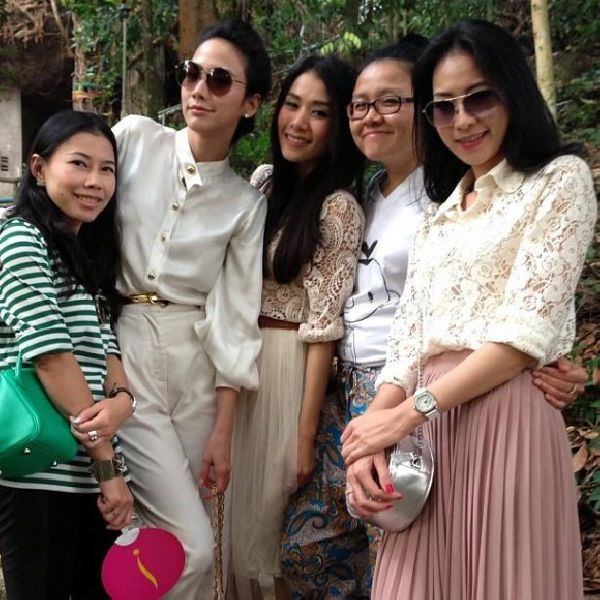 "อั้ม พัชราภา" อวดลุคใสๆ ร่วมงานบวชเพื่อนอดีตดาราช่อง 7 (ชมภาพ)