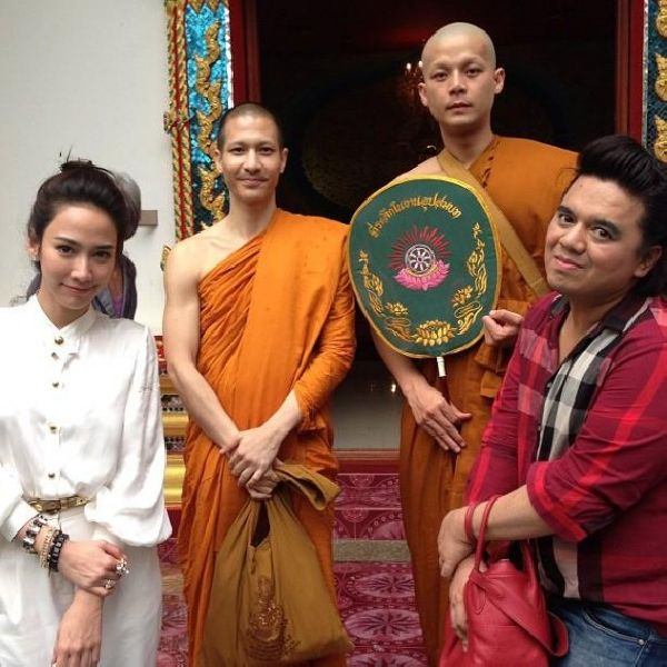 "อั้ม พัชราภา" อวดลุคใสๆ ร่วมงานบวชเพื่อนอดีตดาราช่อง 7 (ชมภาพ)