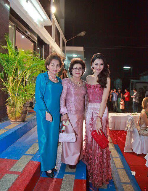 หนิง ผู้เข้าประกวดMiss Tiffany 2013 (สวย น่ารักมาก)