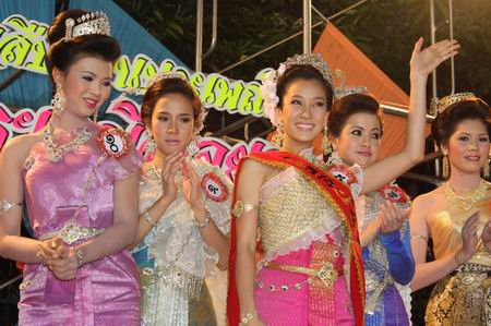 ไอริณเรื่องนี้สวยสุดยอดค เพื่อนน้ำก็เวรี่แซดใช่เล่น สวยเริ่ดทั้งสองค่ะ