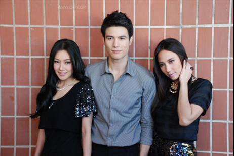 ไอริณเรื่องนี้สวยสุดยอดค เพื่อนน้ำก็เวรี่แซดใช่เล่น สวยเริ่ดทั้งสองค่ะ