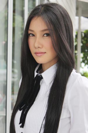 ไอริณเรื่องนี้สวยสุดยอดค เพื่อนน้ำก็เวรี่แซดใช่เล่น สวยเริ่ดทั้งสองค่ะ