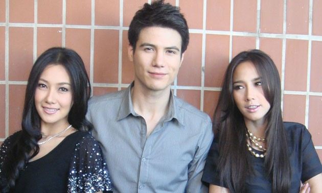 ไอริณเรื่องนี้สวยสุดยอดค เพื่อนน้ำก็เวรี่แซดใช่เล่น สวยเริ่ดทั้งสองค่ะ