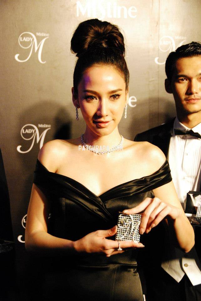 ช็อตอลังการของอั้ม พัชราภา