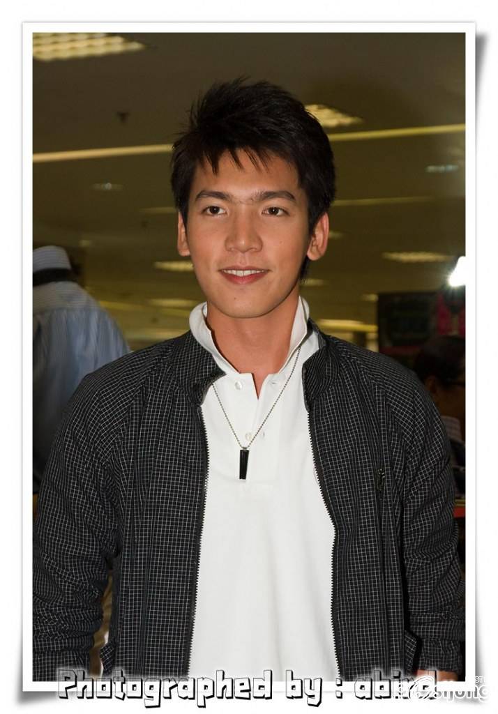 เฟิร์สเอสสสสส์หล่อๆ