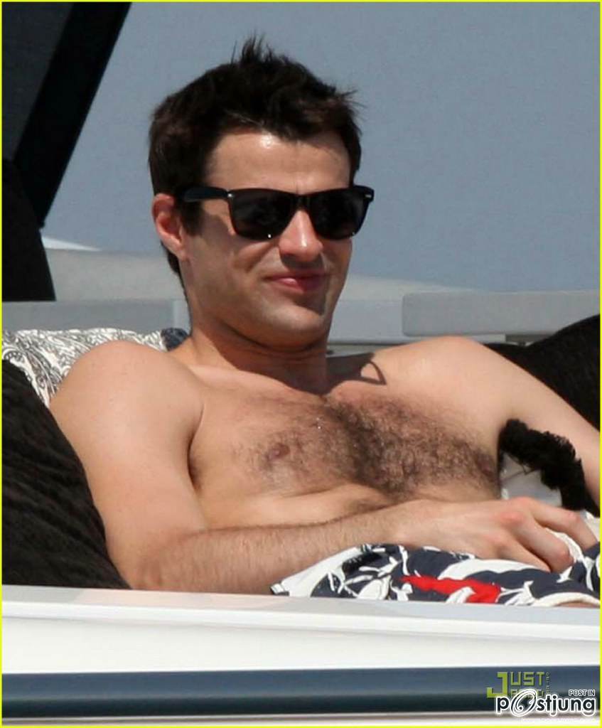 รวมมิตรหนุ่มมาดเข้ม