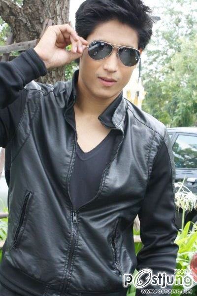 พี่ธันล่ำๆ  ของแม่เนียน