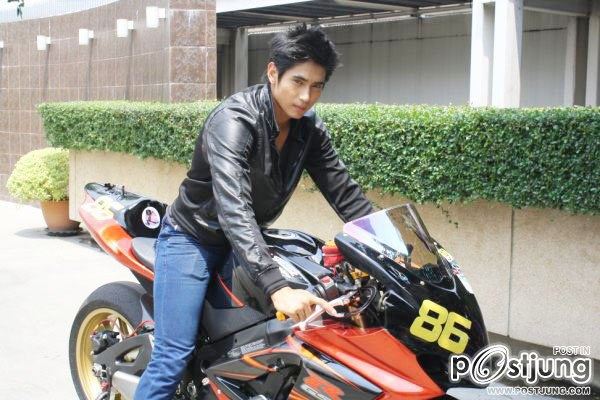 พี่ธันล่ำๆ  ของแม่เนียน