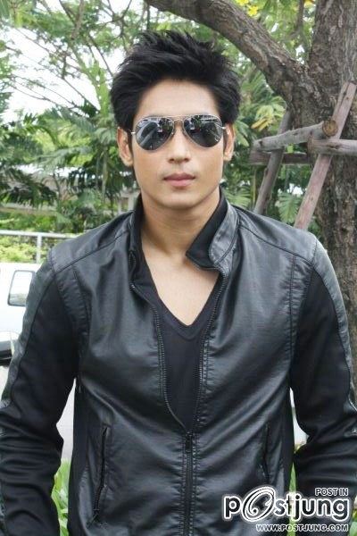 พี่ธันล่ำๆ  ของแม่เนียน