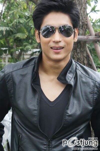 พี่ธันล่ำๆ  ของแม่เนียน