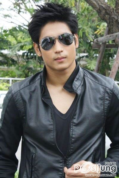 พี่ธันล่ำๆ  ของแม่เนียน